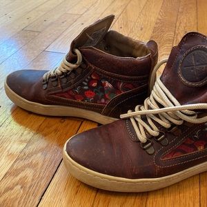 Inkkas brand hiking boots